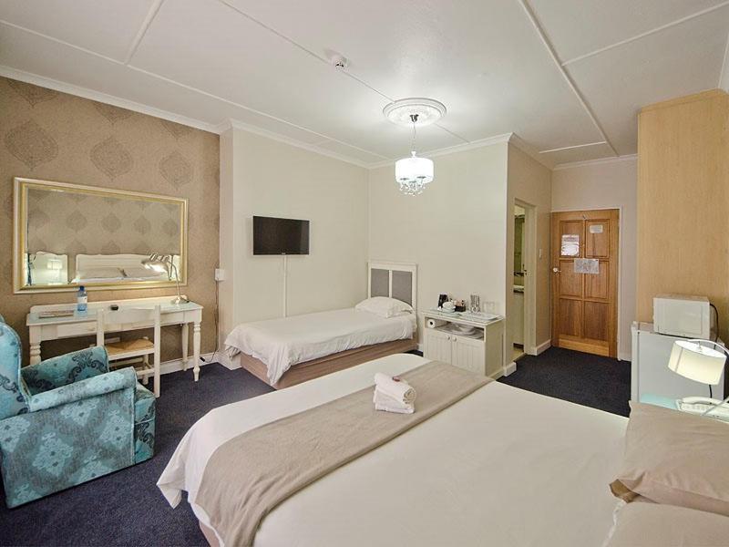 קניסנה The Russel Hotel מראה חיצוני תמונה