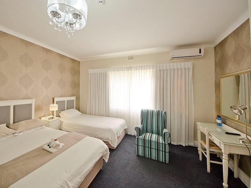 קניסנה The Russel Hotel מראה חיצוני תמונה