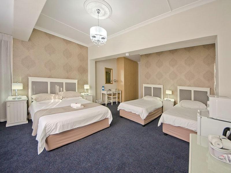 קניסנה The Russel Hotel מראה חיצוני תמונה
