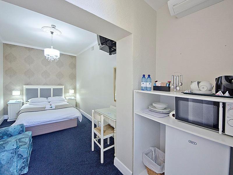 קניסנה The Russel Hotel מראה חיצוני תמונה