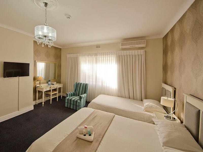 קניסנה The Russel Hotel מראה חיצוני תמונה