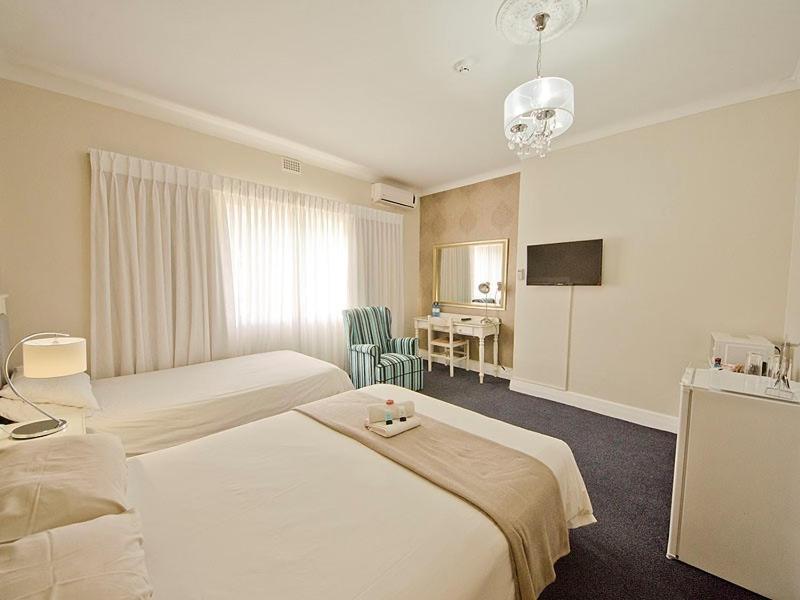 קניסנה The Russel Hotel מראה חיצוני תמונה