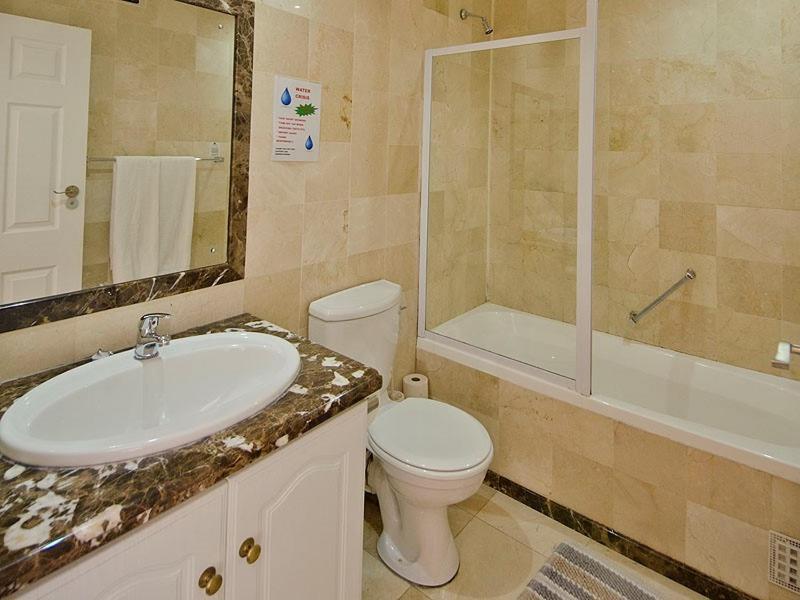קניסנה The Russel Hotel מראה חיצוני תמונה