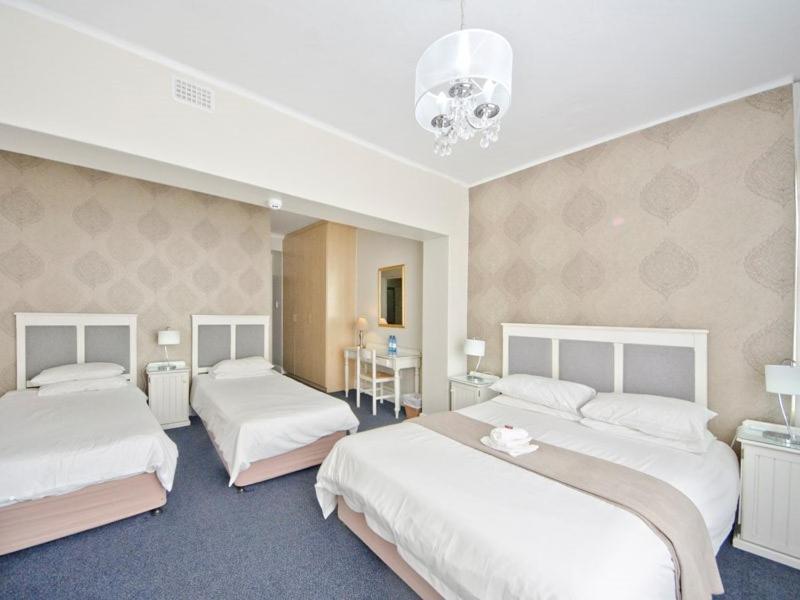 קניסנה The Russel Hotel מראה חיצוני תמונה