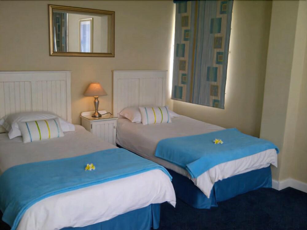 קניסנה The Russel Hotel מראה חיצוני תמונה