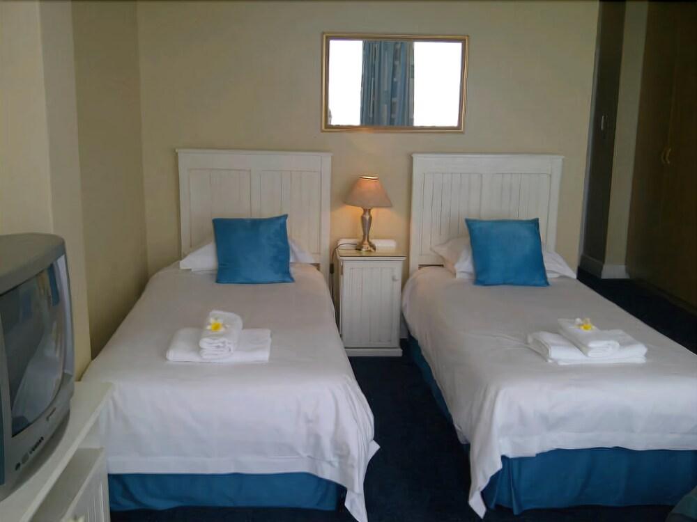 קניסנה The Russel Hotel מראה חיצוני תמונה