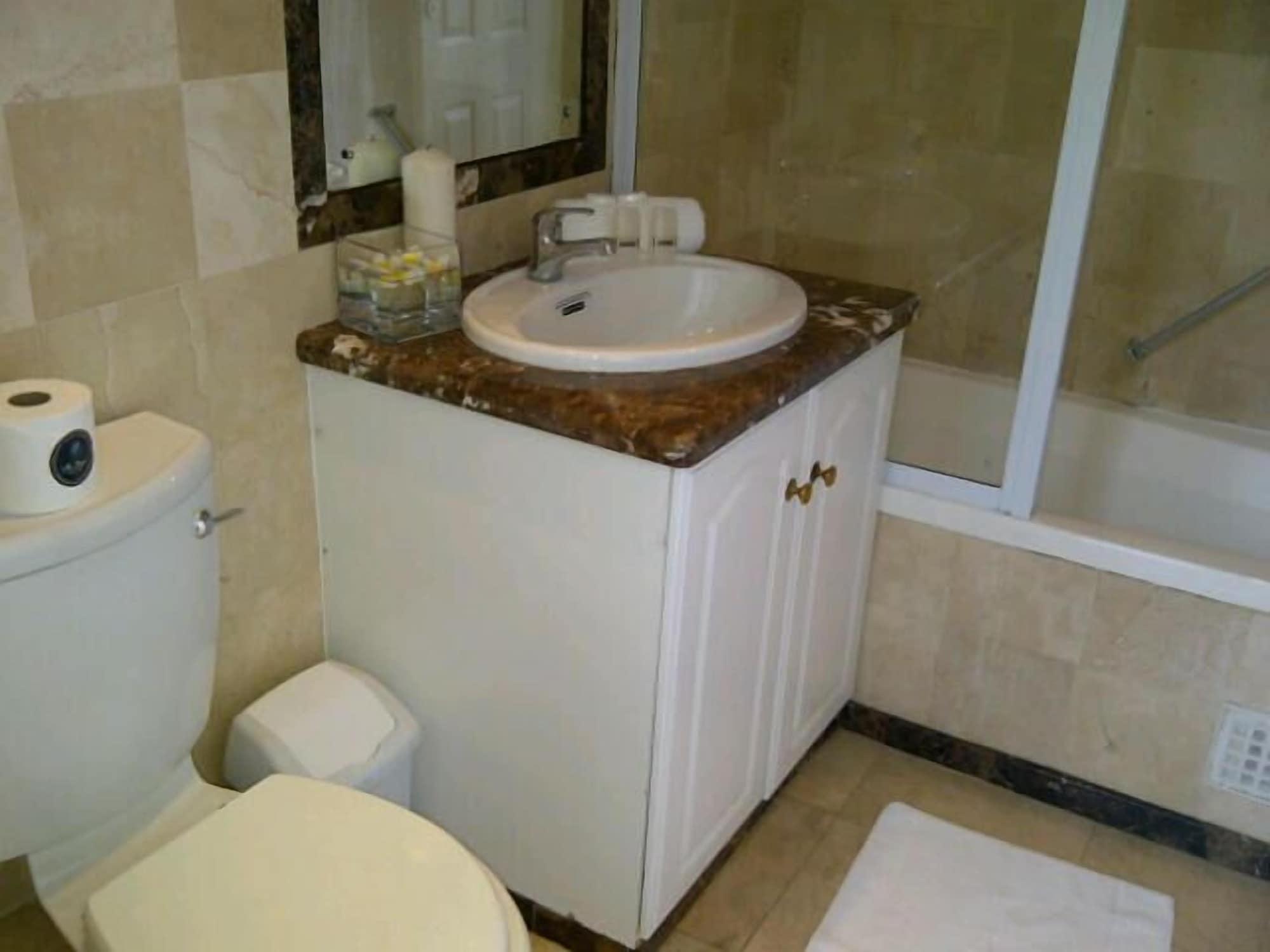 קניסנה The Russel Hotel מראה חיצוני תמונה