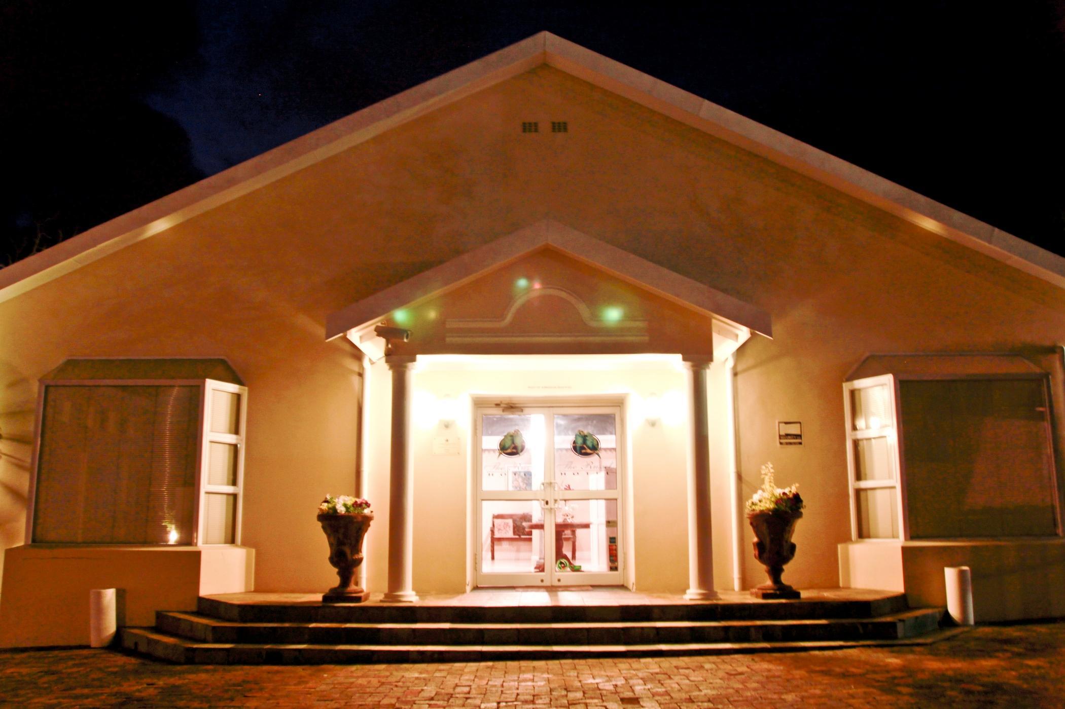 קניסנה The Russel Hotel מראה חיצוני תמונה