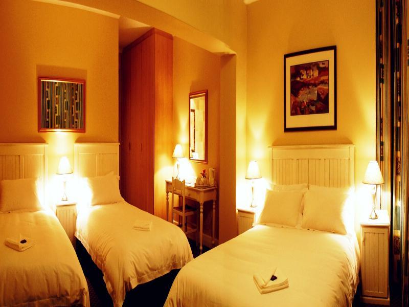 קניסנה The Russel Hotel מראה חיצוני תמונה